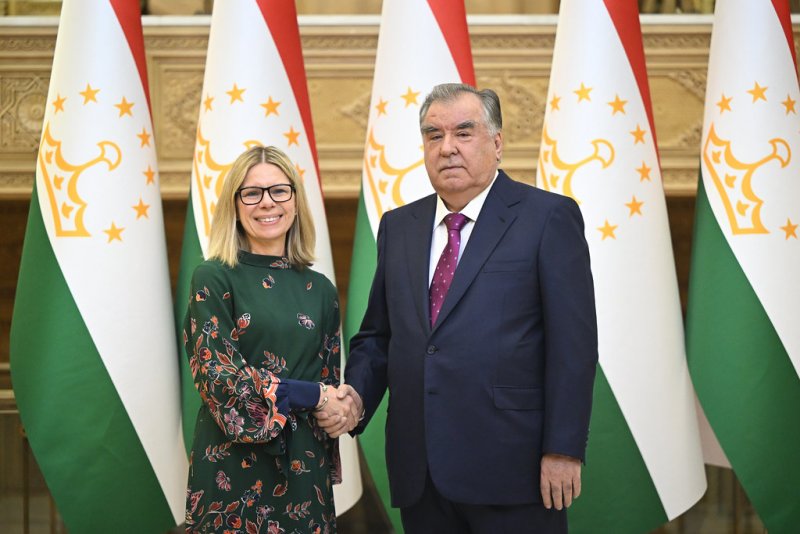 President Emomali Rahmon receives the World Bank Managing Director of Operations Anna Bjerde and the World Bank Vice President Antonella Bassani