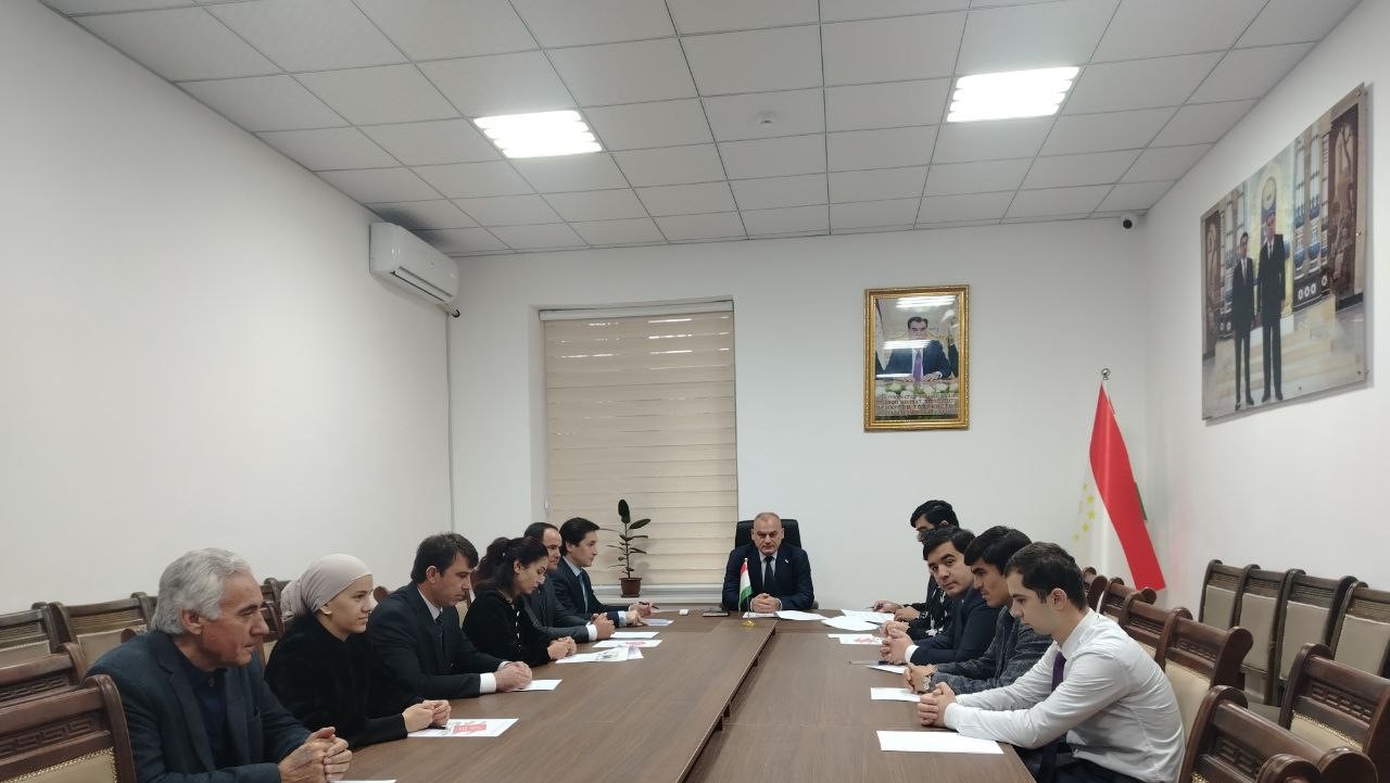 МИЗИ МУДАВВАР БАХШИДА БА РӮЗИ КОНСТИТУСИЯИ ҶУМҲУРИИ ТОҶИКИСТОН ЗЕРИ УНВОНИ «КОНСТИТУТСИЯ -КАФИЛИ ПЕШРАФТ ВА СУБОТИ ДАВЛАТ» БАРГУЗОР ГАРДИД.