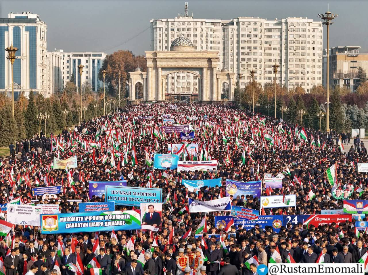 ИШТИРОКИ КОРМАНДОНИ АГЕНТИИ ҲИФЗИ МЕРОСИ ТАЪРИХИЮ ФАРҲАНГИИ НАЗДИ ҲУКУМАТИ ҶУМҲУРИИ ТОҶИКИСТОН, ДАР  РОҲПАЙМОИИ БАХШИДА БА  РӮЗИ  ПАРЧАМИ МИЛЛӢ