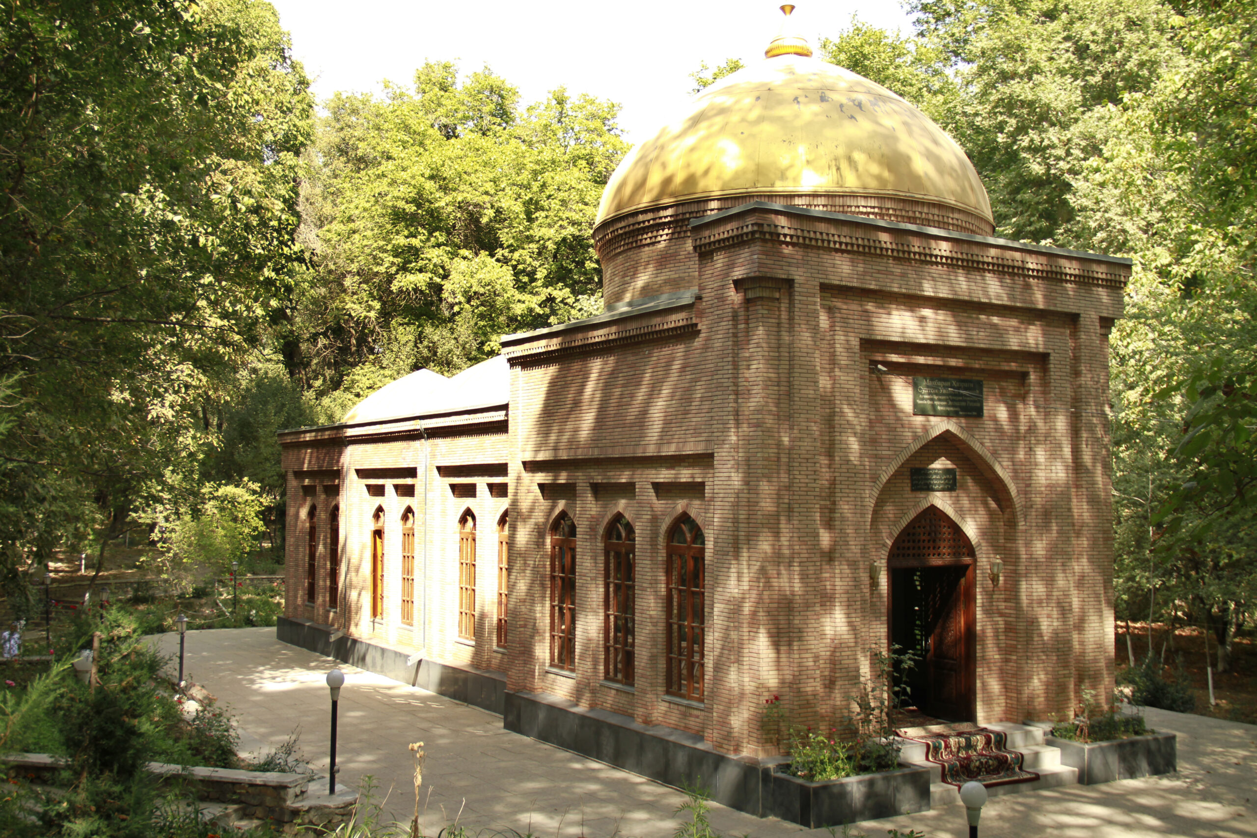 Мақбараи Султон Увайси Қаранӣ