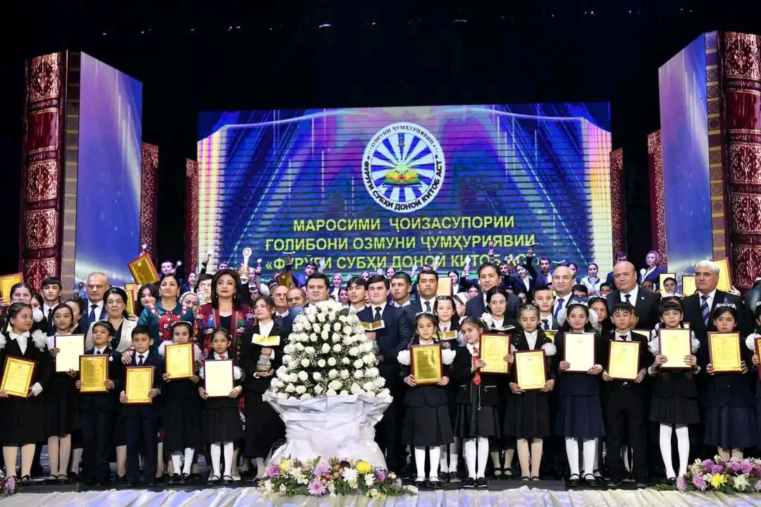 Иштироки директори Агентии ҳифзи меъроси таърихию фарҳангии назди Ҳукумати Ҷумҳурии Тоҷикистон Шералӣ Хоҷазода дар маросими ҷоизасупорӣ ба ғолибони Озмуни ҷумҳуриявии «Фурӯғи субҳи доноӣ китоб аст»