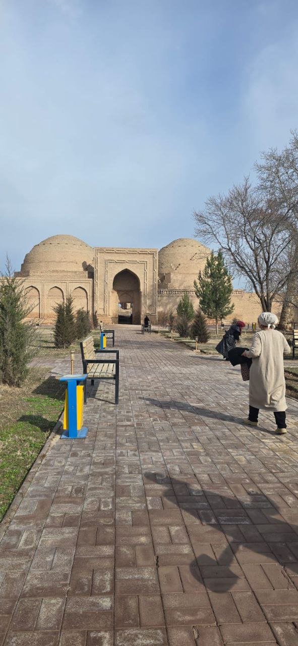 Корҳои ободонӣ дар ёдгории таърихии Хоҷа Машҳад.