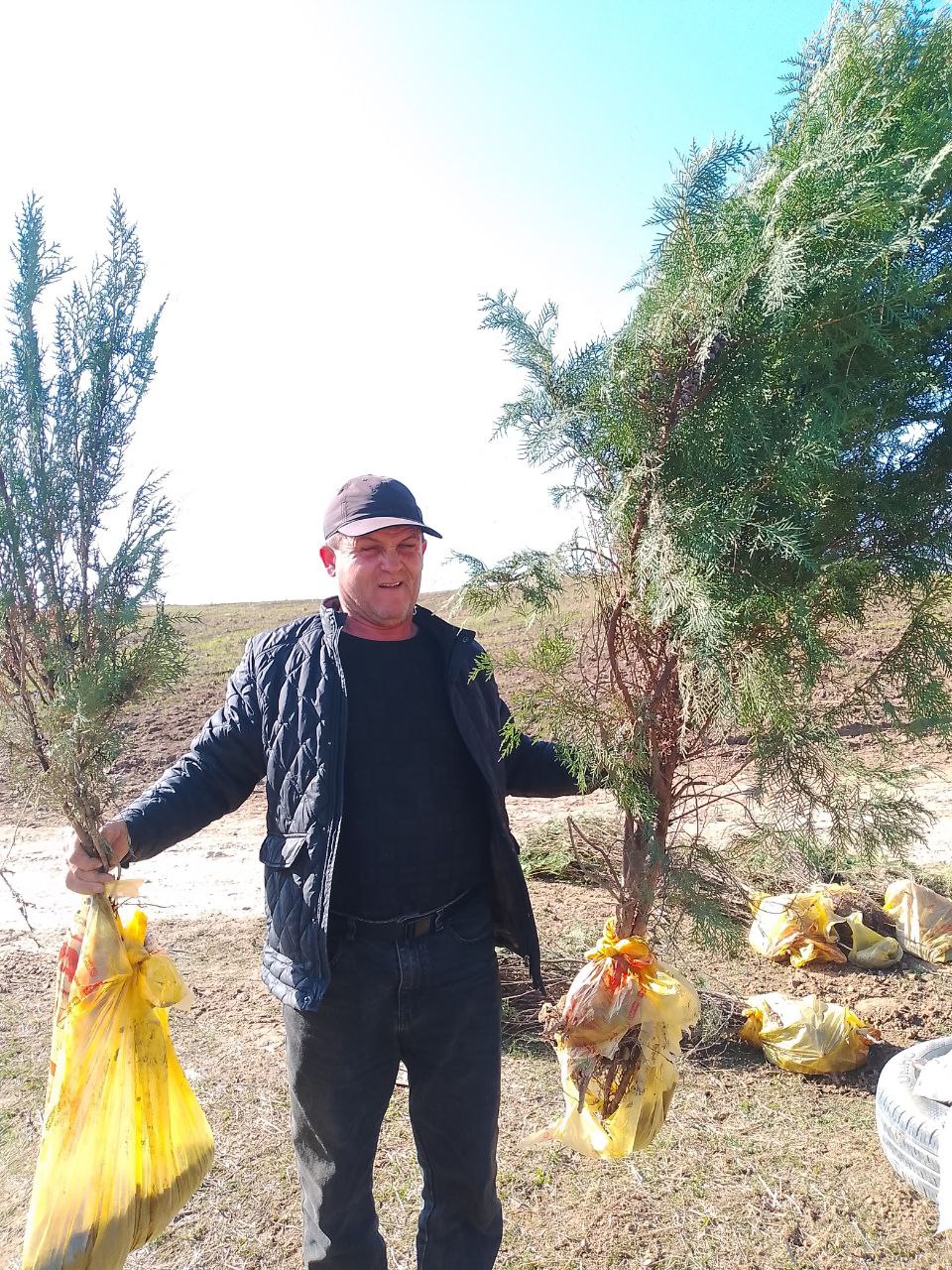 СОЛИ ОБОДОНИВУ СОЗАНДАГӢ. Дар ҳудуди ёдгориҳои таърихии ноҳияи Данғара ҳашари тозагӣ ва сабзкорӣ гузаронида шуд