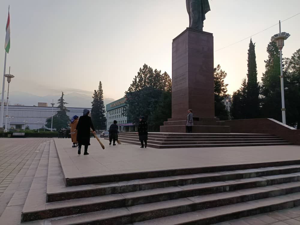 ТОЗАВУ ОЗОДА НАМУДАНИ АТРОФИ ЁДГОРИҲОИ ТАЪРИХӢ