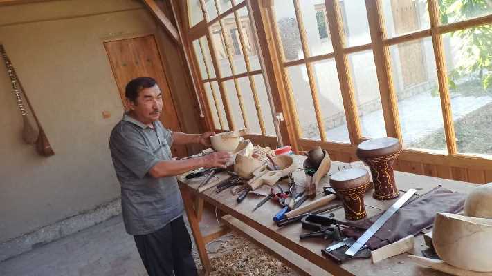 СОЗТАРОШӢ. Созтарошон фарҳанги мусиқии миллӣ ва мероси ниёгонро зинда нигоҳ медоранд