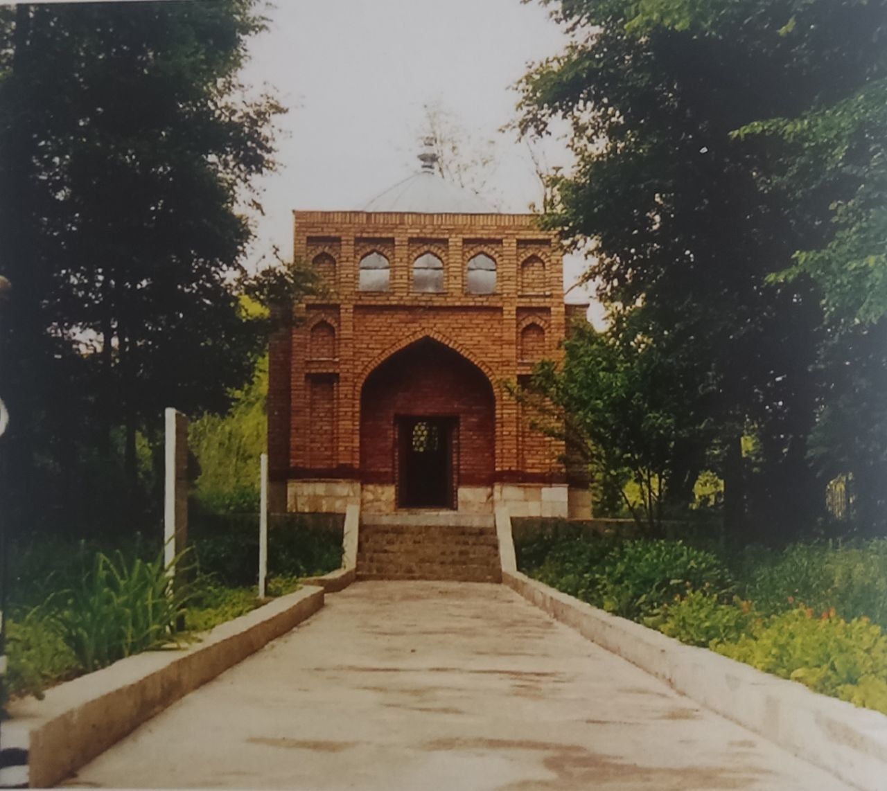 МАҚБАРАИ ХОЧАИ НУР