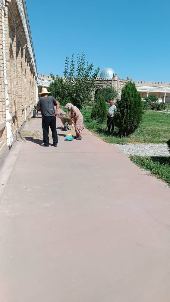 Шанбегии дастаҷамъона дар Муассисаи давлатии «Маҷмааи таърихии қалъаи Муғи шаҳри Истаравшан».            Бо мақсади дар сатҳи баланд истиқбол гирифтани ҷашни 35-солагии Истиқлоли давлатии Ҷумҳурии Тоҷикистон ва дар доираи тадбирҳои бахшида ба Соли вусъат додани корҳои ободониву созандагӣ ва тақвияту таҳкими худшиносиву худогоҳии миллӣ, дар Муассисаи давлатии «Маҷмааи таърихии қалъаи Муғи шаҳри Истаравшан» шанбегии дастаҷамъонаи баргузор гардид.Дар ҷараёни ин иқдом кормандони муассиса ба корҳои ободонӣ ва тозагардонии гирду  атроф Қалъа  ҷалб гардида, саҳни муассиса, роҳравҳо ва гирду атрофи биноро тоза намуданд.Муассисаи давлатии «Маҷмааи таърихии қалъаи Муғи шаҳри Истаравшан» барои дар сатҳи баланд истиқболи меҳмонон ва қабули тамошобинон дар рӯзҳои ҷашнӣ истиқлоли давлатӣ омода мебошад.